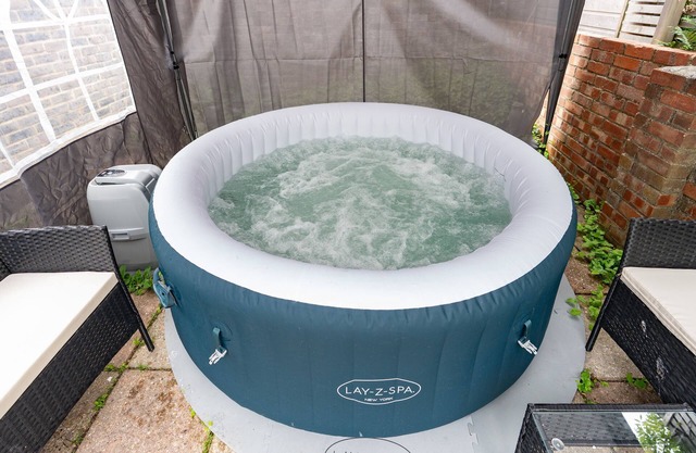 Open Mind Property - Hot Tub, 14 Guests & Free Parking