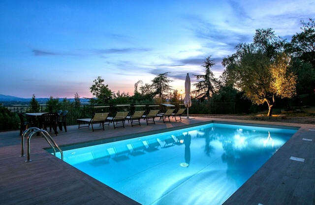 Panoramic-view Villa in Tuscany with Private Swimming Pool