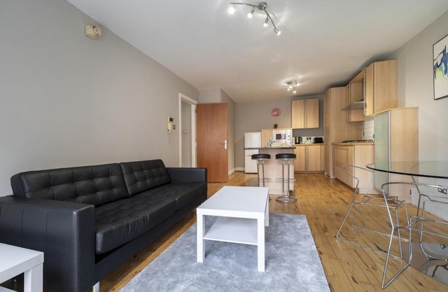 Pass the Keys Amazing City Centre Apt w Balcony Free Parking