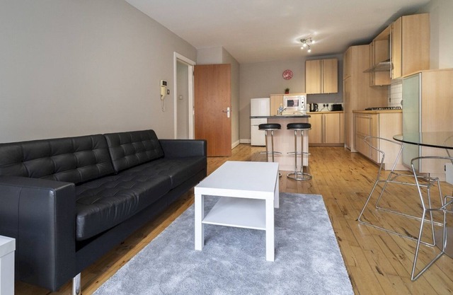 Pass the Keys | Amazing City Centre Apt w Balcony Free Parking