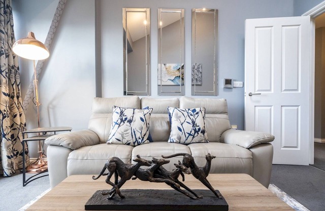 Pass the Keys | Top Floor Luxury | Balcony | Cathedral Quarter