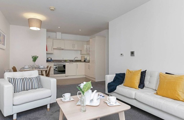 Piazza View, Amazing Cathedral Quarter Location.