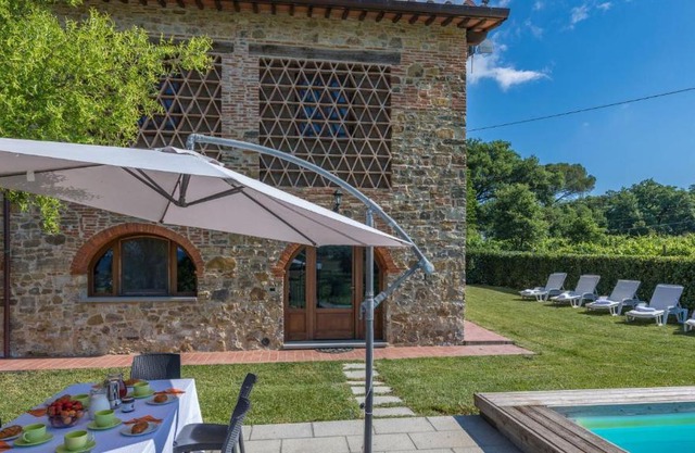 Pieve A Presciano Villa Sleeps 6 Pool WiFi T711309