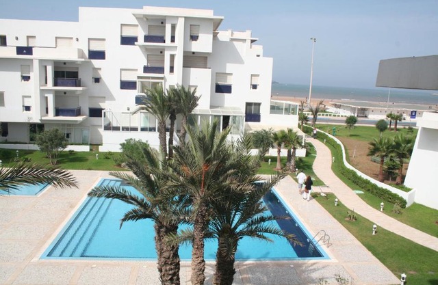 Pool and Sea View Beach Apartment