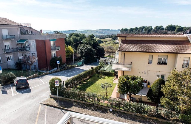 S69 - Sirolo, quadrilocale in centro con terrazzo e garage