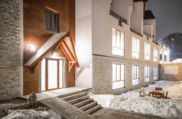 Sky Cabin Apartments