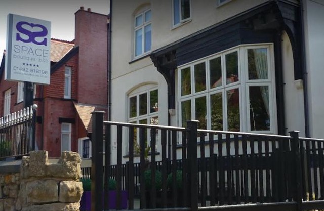 Space Boutique B&B - with Free private car park
