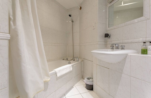 Spacious 2BD Flat with View of Tower Bridge