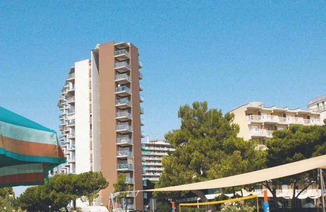 Studio seafront with sea views