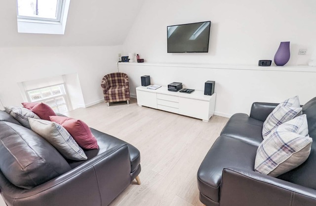 The Wee House - centrally located home sleeping up to 4