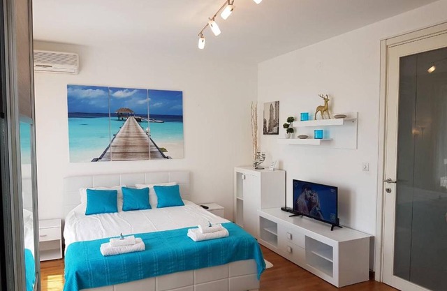 True Blue apartment Belvile