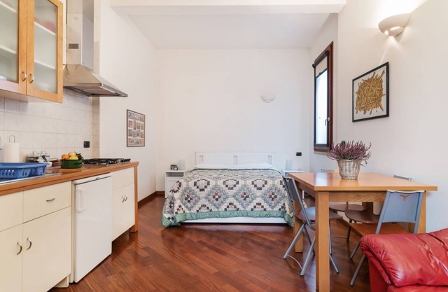 Very central and comfortable studio completely renovated and functionally furnished