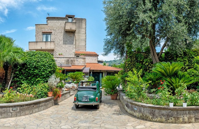 Villa Concetta - Sorrento centre, with pool, garden, parking, BBQ, WiFi