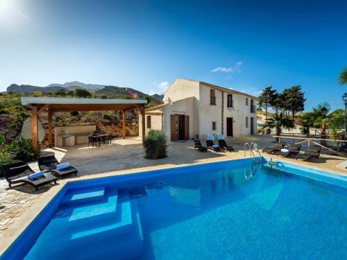 Villa in Sicily near Guidaloca Bay