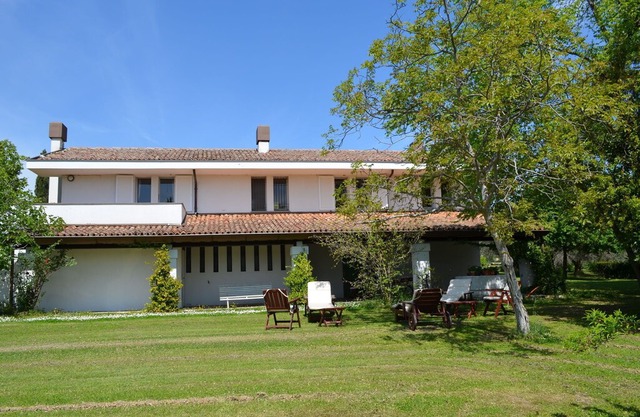 Villa with garden and splendid panorama, only a few kilometers from the coast