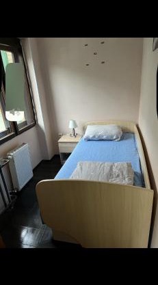 Vino hostel warm good heating single room