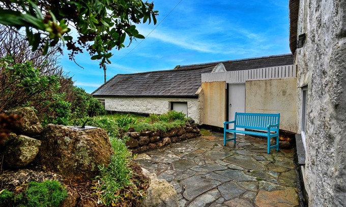 Sennen Cove Cottage | 100 m² Cabin ∙ 2 bedrooms ∙ 4 guests