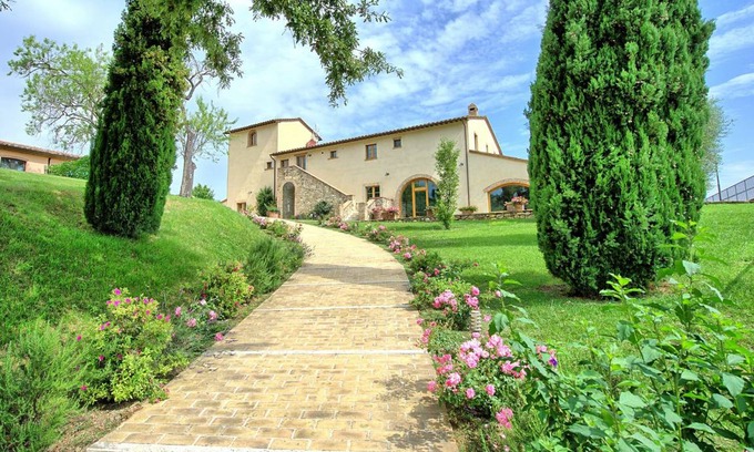 Sarteano Villa | 1050 m² Villa ∙ 13 bedrooms ∙ 26 guests