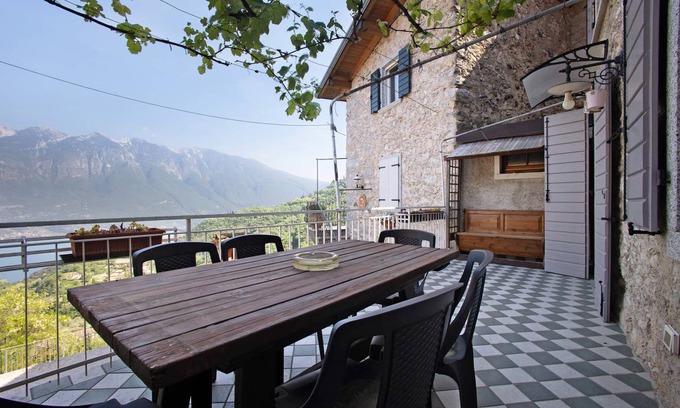 Tremosine Apartment | 120 m² Apartment ∙ 3 bedrooms ∙ 8 guests