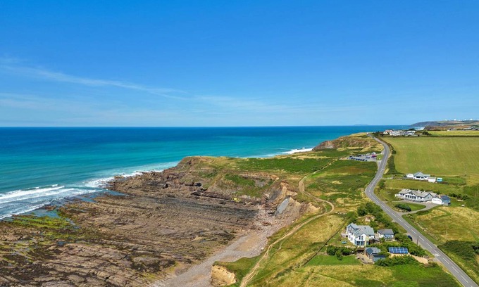 Widemouth Bay Cabin | 120 m² Cabin ∙ 2 bedrooms ∙ 4 guests