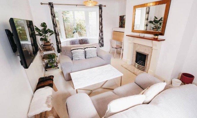 Milton Keynes House | 120 m² House ∙ 4 bedrooms ∙ 7 guests