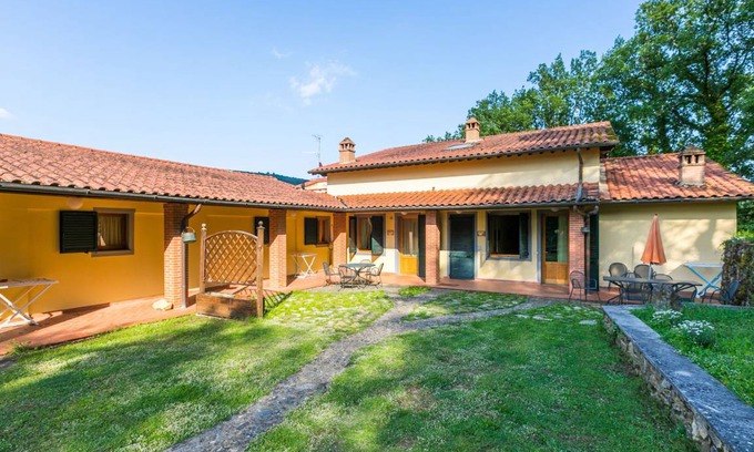 Badia Agnano House | 120 m² House ∙ 4 bedrooms ∙ 8 guests