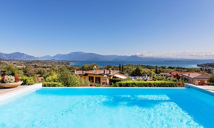 Lonato del Garda Villa | 160 m² Villa ∙ 2 bedrooms ∙ 6 guests