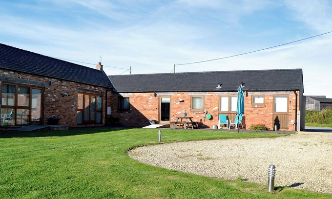 Wotton-under-Edge Cottage | 2 bedroom accommodation in Charfield, near Wotton-under-Edge
