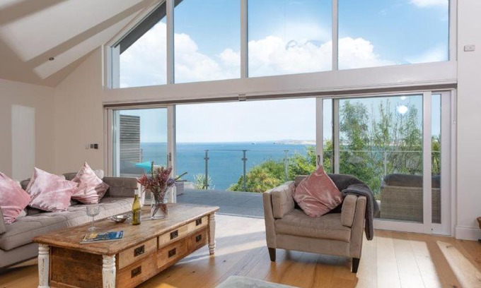 St Ives House | 2 Remera