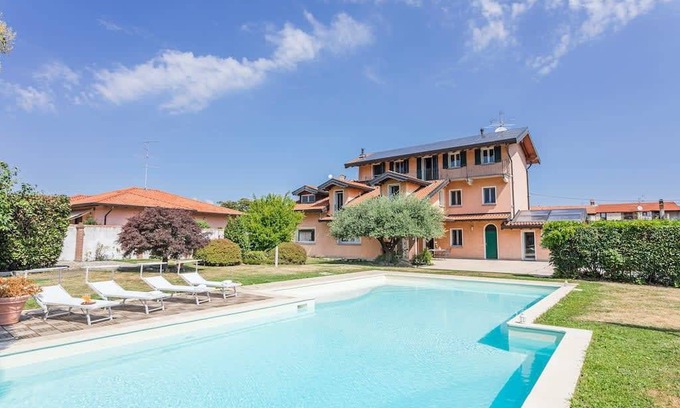 Divignano House | 200 m² House ∙ 4 bedrooms ∙ 13 guests