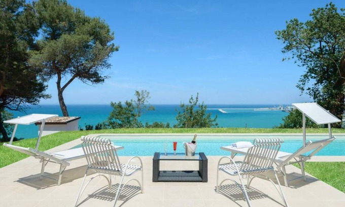 Palombina Nuova House | 200 m² House ∙ 5 bedrooms ∙ 12 guests