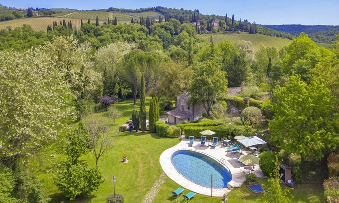 Radda in Chianti Villa | 230 m² Villa ∙ 6 bedrooms ∙ 12 guests