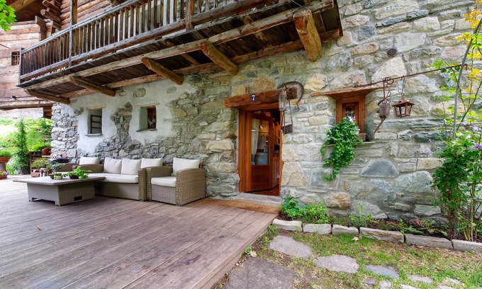 Valtournenche Ski Chalet | 250 m² Chalet ∙ 5 bedrooms ∙ 10 guests