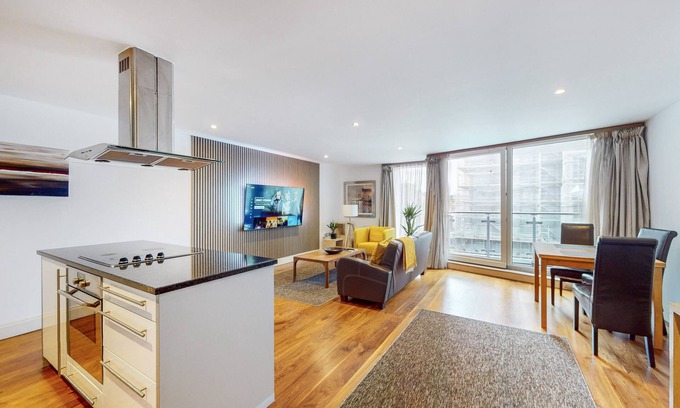 Swiss Cottage Apartment | 2Bed, 2Bath with Balcony & Lift - 2min to station