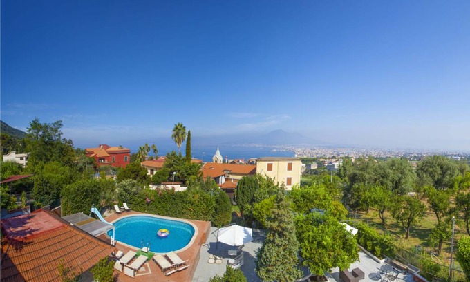 Castellammare di Stabia Villa | 320 m² Villa ∙ 7 bedrooms ∙ 16 guests