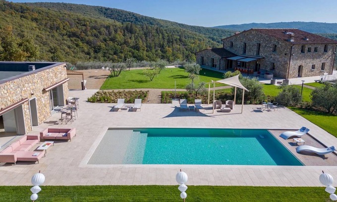 Badia a Ruoti Villa | 320 m² Villa ∙ 8 bedrooms ∙ 16 guests