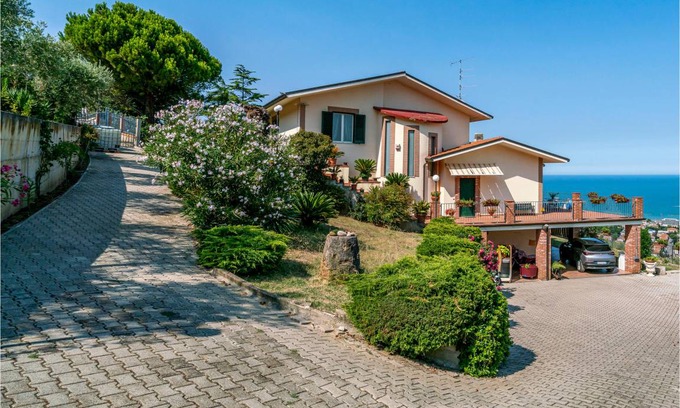 Roseto degli Abruzzi House | 330 m² Maisonette ∙ 6 bedrooms ∙ 10 guests