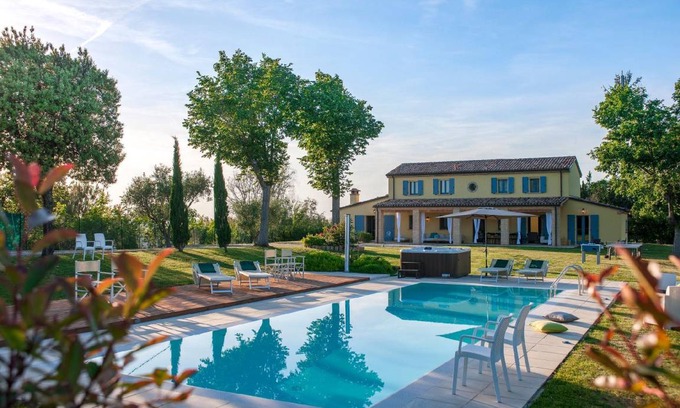 San Costanzo House | 350 m² House ∙ 6 bedrooms ∙ 14 guests