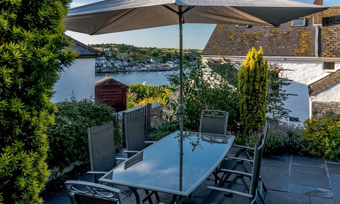 Polruan House | 4 bedroom House in Polruan - PC044