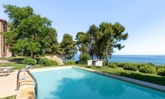 Palombina Nuova Villa | 400 m² Villa ∙ 5 bedrooms ∙ 12 guests