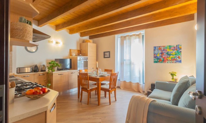Como City Centre Apartment | 70 m² Apartment ∙ 2 bedrooms ∙ 5 guests