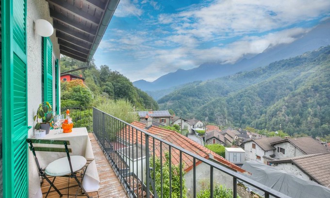 Camedo Ski Chalet | 70 m² Chalet ∙ 2 bedrooms ∙ 4 guests