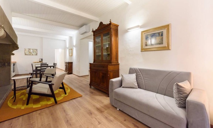 Santa Croce Apartment | 80 m² Apartment ∙ 3 bedrooms ∙ 6 guests