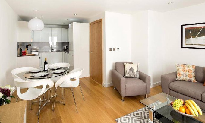 Tower Hill Apartment | 80 m² Apartment ∙ 3 bedrooms ∙ 127 guests