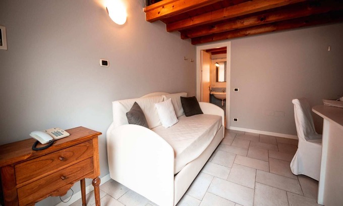 Cernobbio Apartment | Andrea's Room A2 - Cernobbio -