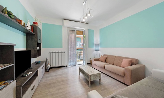 Borgo Antico Apartment | Apartment 'Casa Sole A Monterosso' with Balcony, Wi-Fi and Air Conditioning