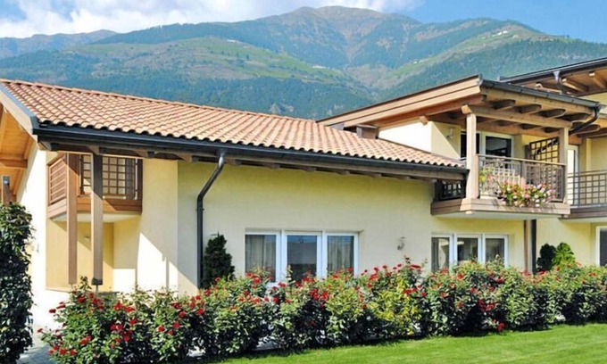 Silandro Apartment | Apartment in Schlanders with garden
