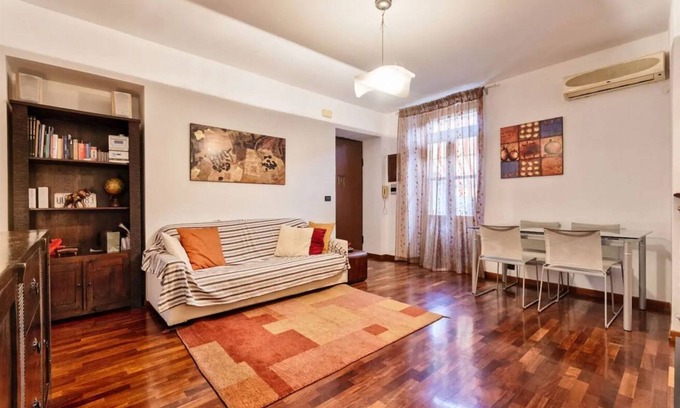 Crocetta Apartment | Apartment located in an elegant and commercial area (just over 5 minutes walk from Piazza Crocetta) well served by bus and tram to the city center; 10 minutes from the Polytechnic University of Turin.Possibility of paid parking under the house. Quiet and
