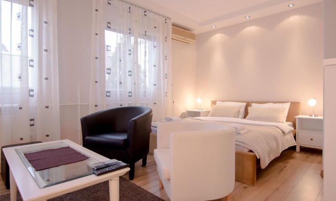 Vracar Apartment | Apartment Resavska