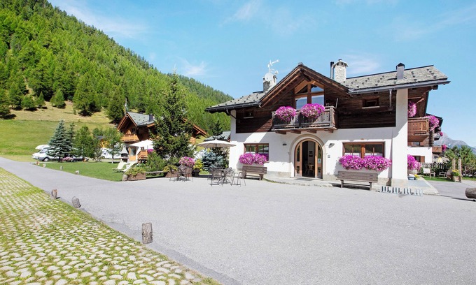Livigno Apartment | Apartment 'Stella Alpina Camping Stella Alpina' with Mountain View, Shared Garden and Wi-Fi